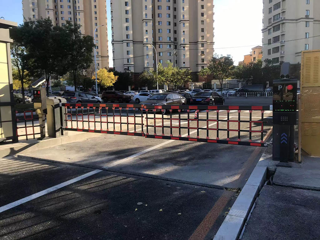 沈陽渾南大型工業(yè)園區(qū)空降道閘車牌識別系統(tǒng)安裝調(diào)試啟用