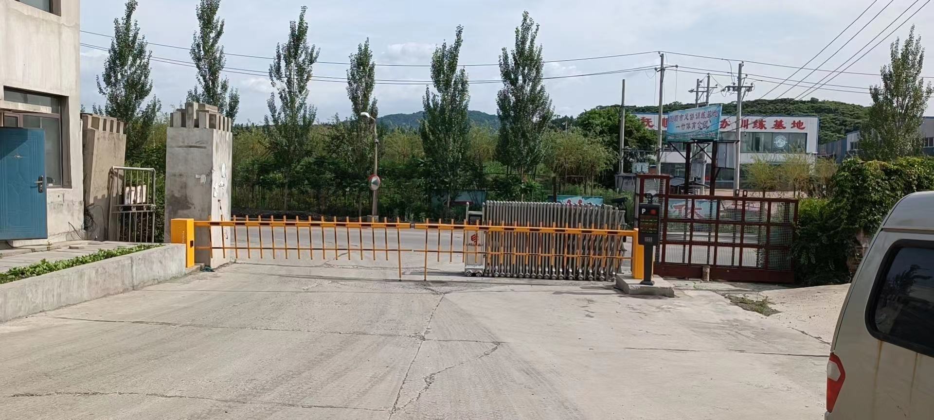 撫順市某商混知名企業(yè)使用300W車(chē)牌識(shí)別一體機(jī)加?xùn)艡诘篱l