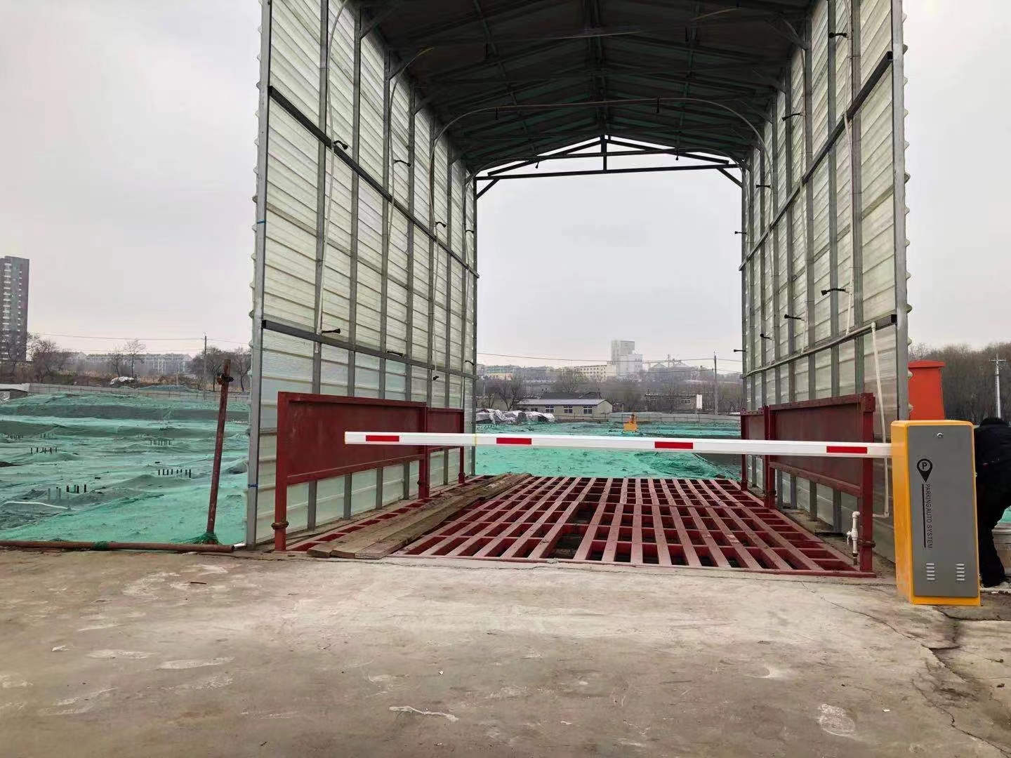 沈陽(yáng)建筑工地洗車(chē)通道道閘系統(tǒng)13998203311
