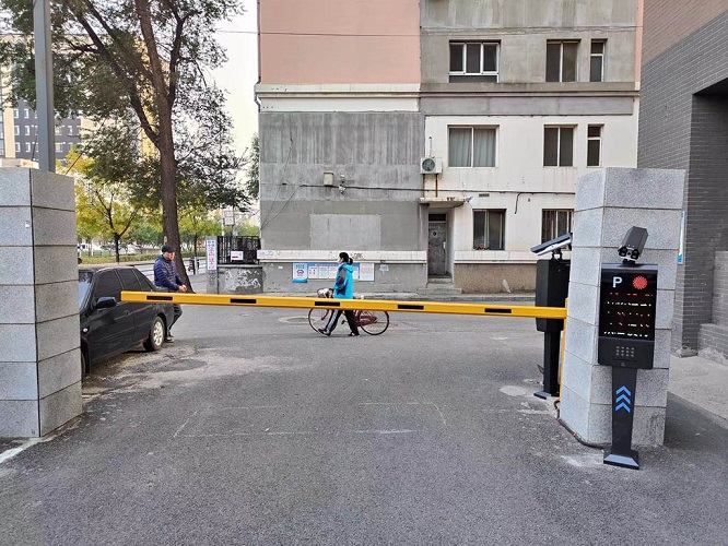 沈陽建筑大學企業(yè)4G防偽車牌識別管理系統(tǒng)安裝調(diào)試完畢