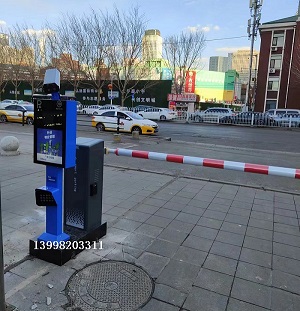 沈陽站廣場(chǎng)圓桿快速道閘車牌識(shí)別收費(fèi)機(jī)系統(tǒng)安裝案例